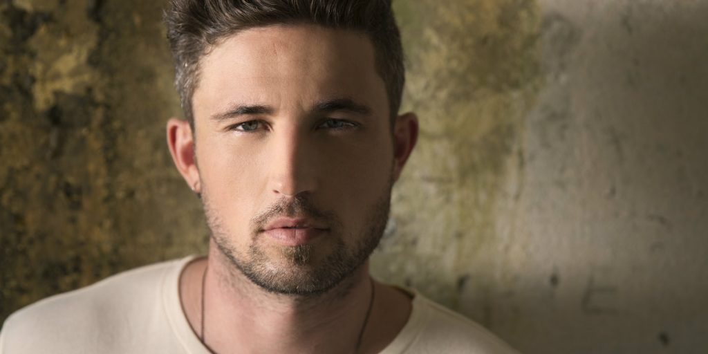 Michael Ray country artist