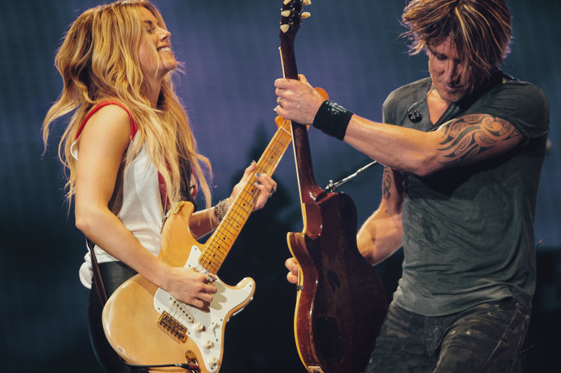 Keith Urban and Lindsay Ell performing in Edmonton