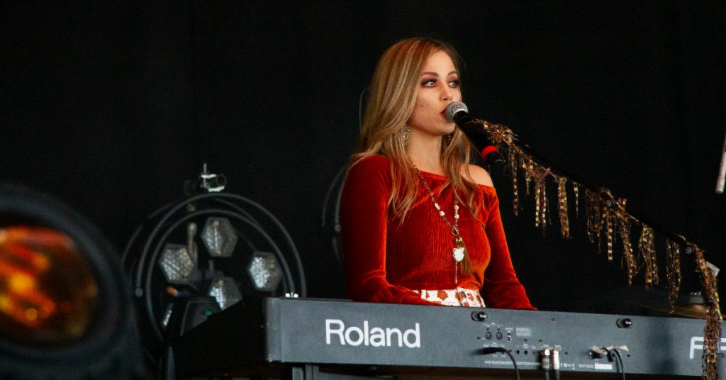 Mackenzie Leigh Meyer performing at Boots & Hearts