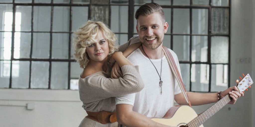 Canadian Country Duo Leaving Thomas