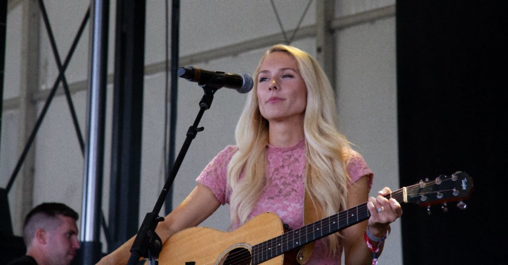 Amber-Jo Bowman performing at Boots & Hearts
