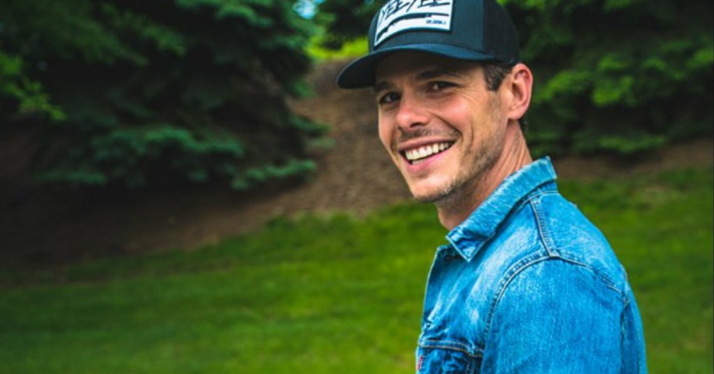 Granger smith performing at Boots & Hearts