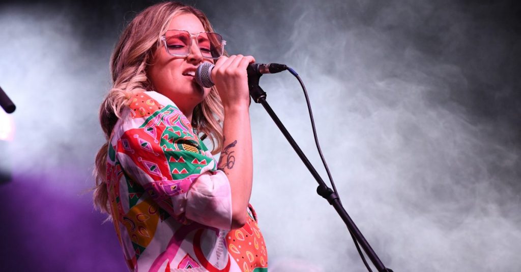Kelly Prescott Performing at the 2021 CMAO Awards