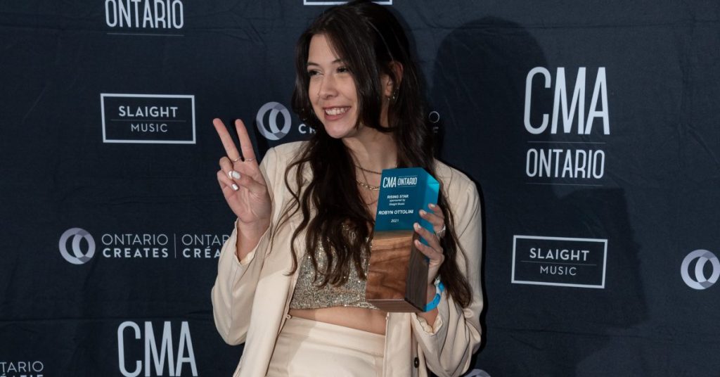 Robyn Ottolini won Rising Star award at the 2021 CMAO Awards.