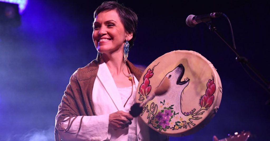 Legendary Susan Aglukark singing O'Siem