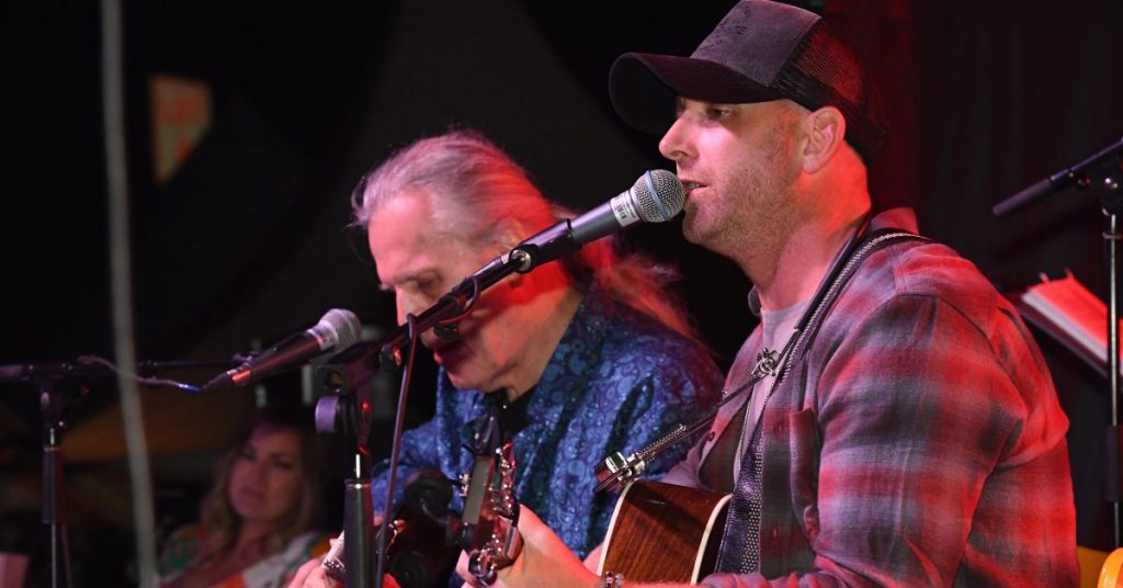 Tim Hicks performing at the 2021 CMAOntario Awards